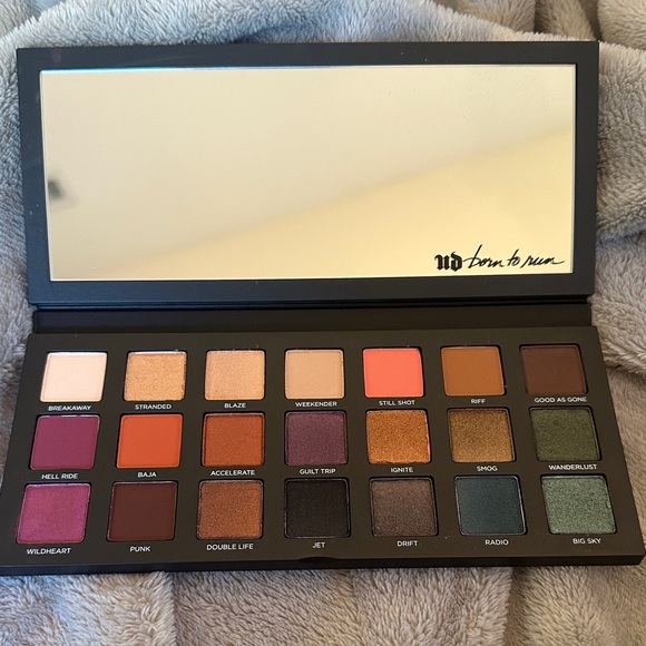 Urban Decay Born to Run Eyeshadow Palette - Multicolor Design - Picture 6 of 8